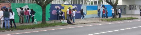 Alunos da Escola Pedro II realizam aula com grafite Foto Marcos Dias 2 med